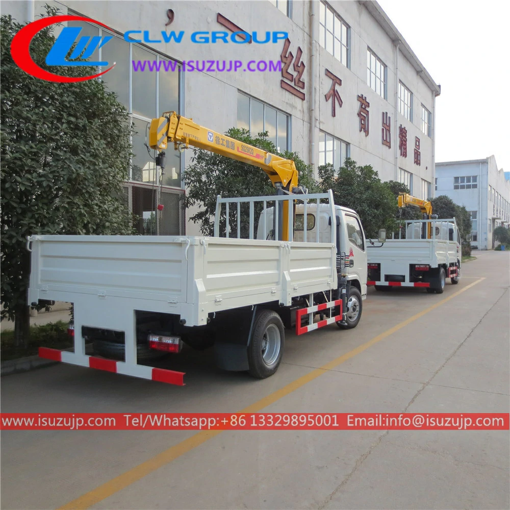 Dongfeng 4x4 service truck with crane