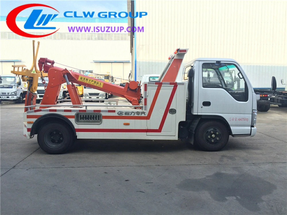 Isuzu small 3 ton towing breakdown truck Salvador