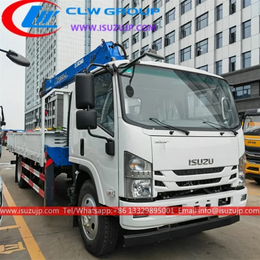 Isuzu ELF cargo truck mounted crane with sleeping cabin